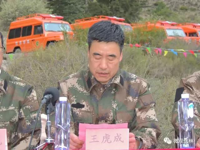 、专业森林消防队防火期应急技能竞赛领导小组副组长王虎成主持开幕式。 管理局防火办主任、专业森林消防队