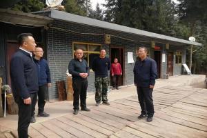 洮河管护中心党委书记李刚满督导检查 “五一”期间安全生产和森林防火工作