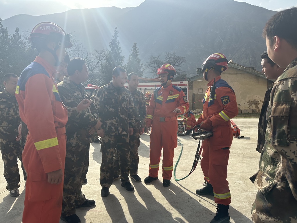 博峪河管护中心森林草原消防队与驻地消防救援大队开展观摩学习交流活动